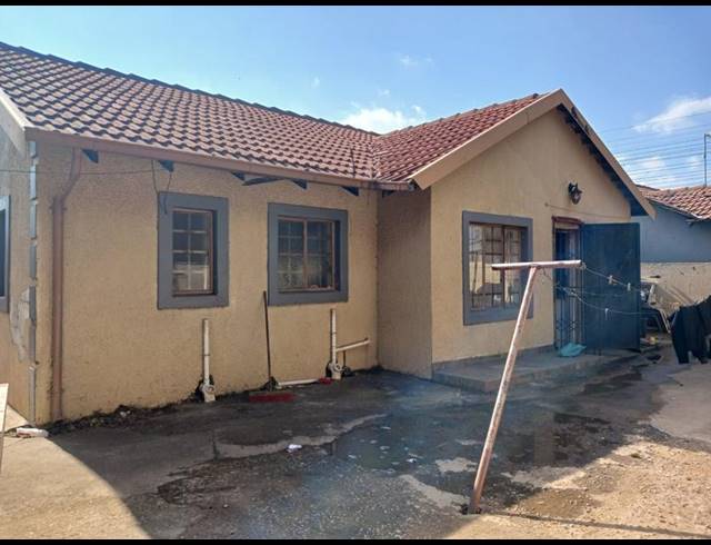 3 BEDROOM HOUSE FOR SALE IN COMMERCIA